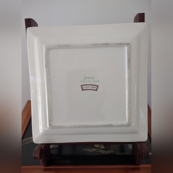 Fishs Eddy Squirrel in Tree Plate - Picture 2 of 5